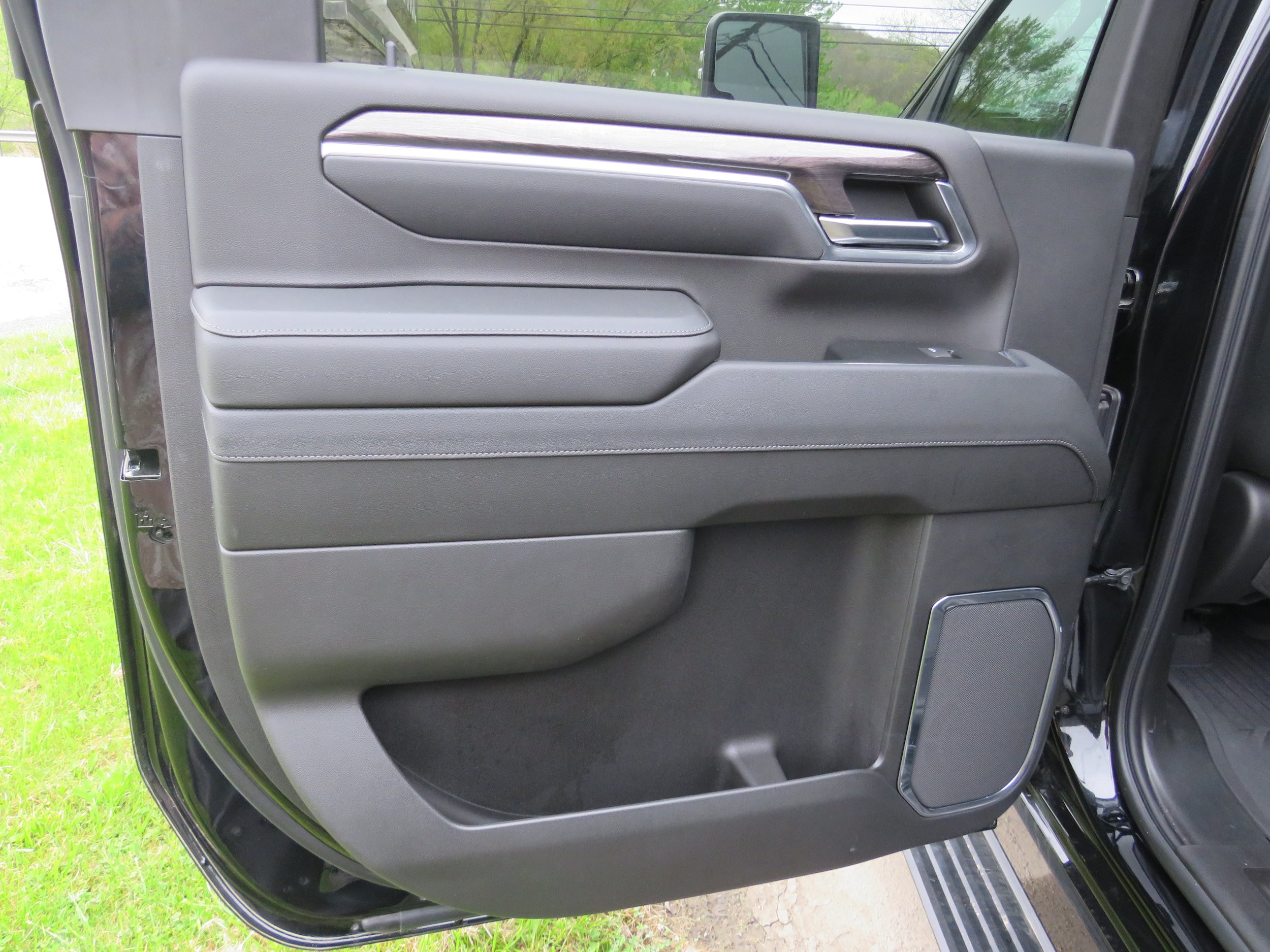 Used 2024 Chevrolet Silverado 2500 LTZ w/ LTZ Convenience Package AWD/4WD image 12