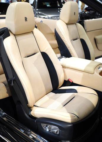 Used 2016 Rolls-Royce Dawn RWD image 21