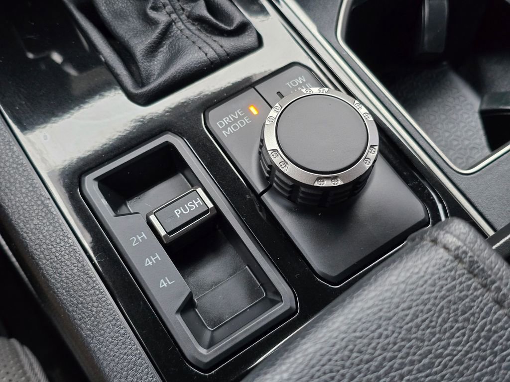 Used 2022 Toyota Tundra SR5 w/ SR5 Premium Package image 33