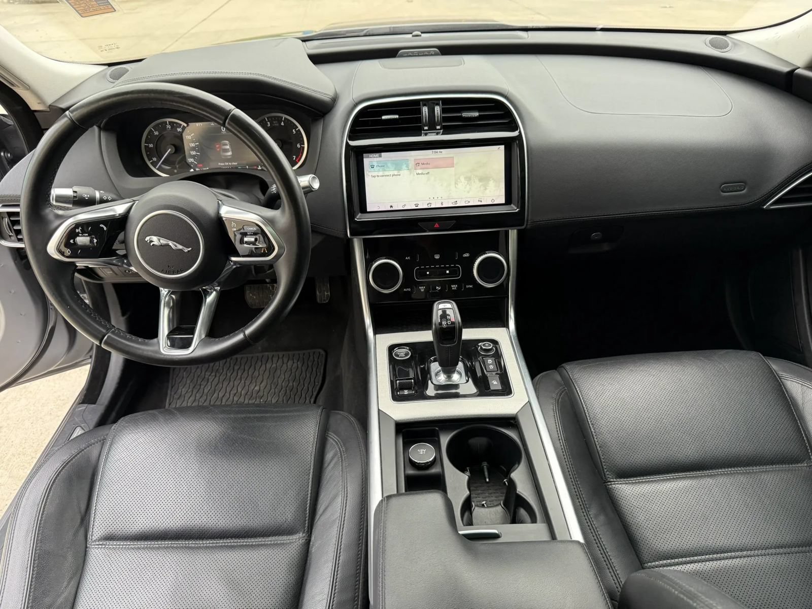 Used 2020 Jaguar XE S RWD image 11