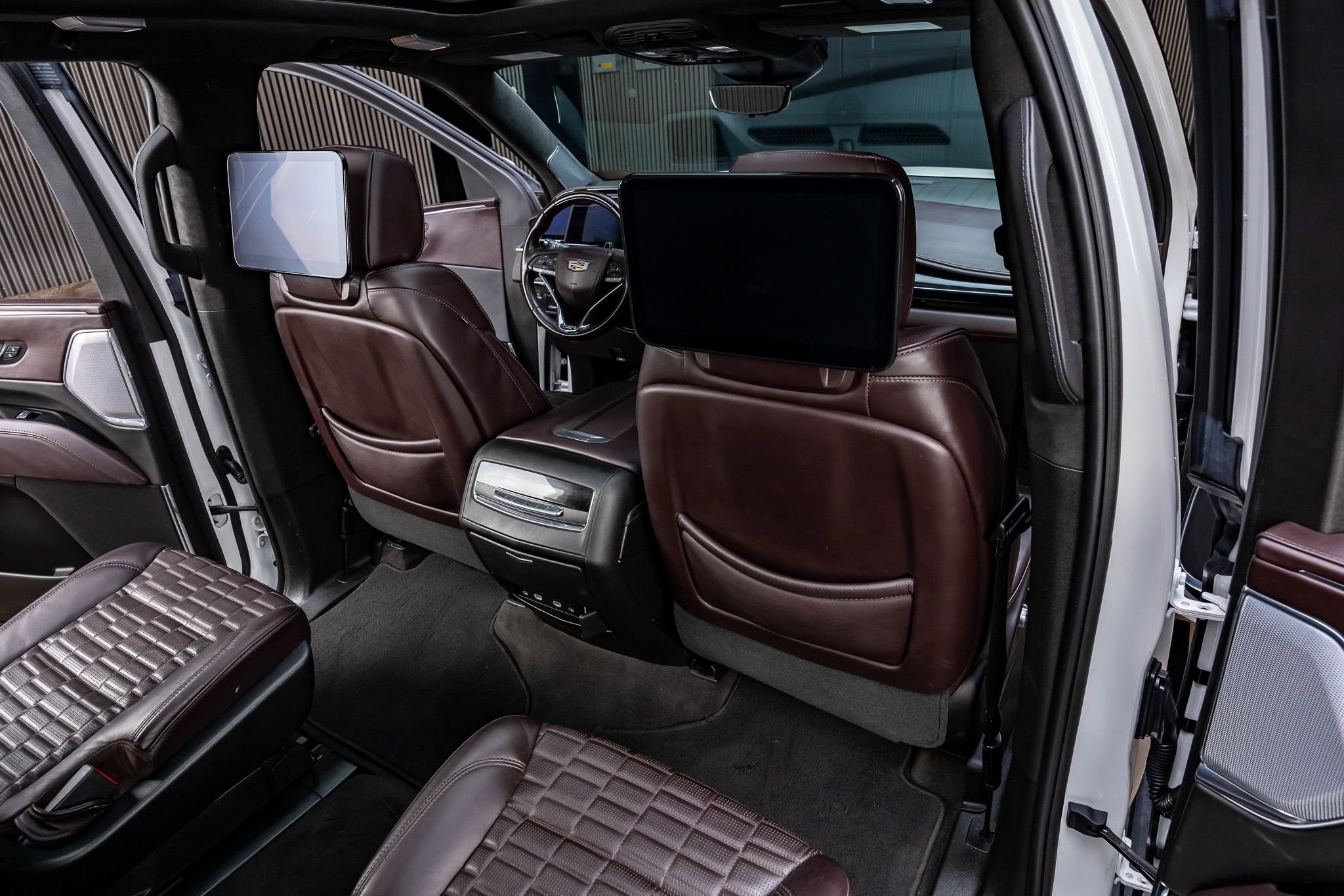 Used 2023 Cadillac Escalade ESV V AWD/4WD image 31