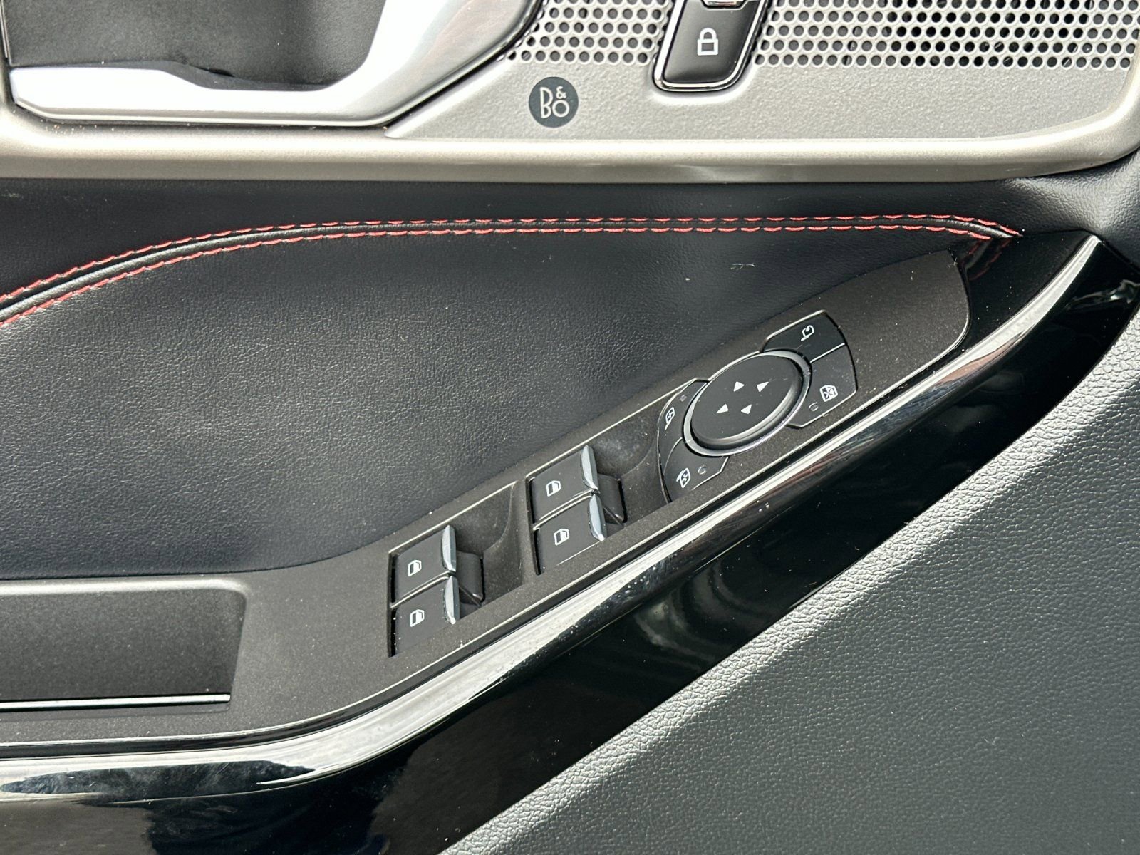 Used 2023 Ford Explorer ST-Line w/ Class IV Trailer Tow Package AWD/4WD image 12