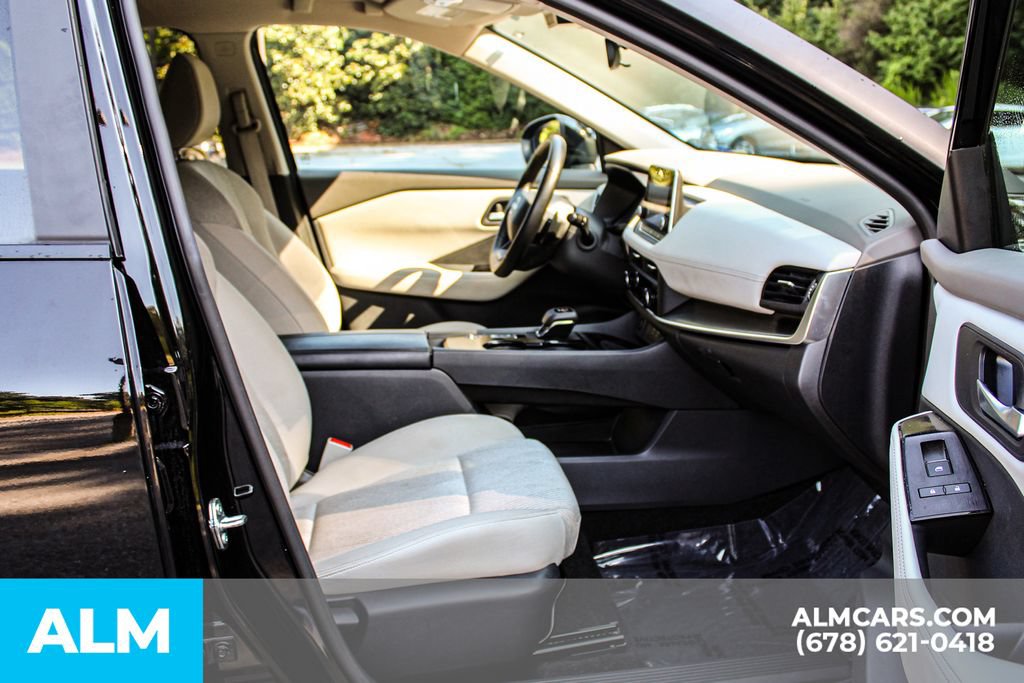Used 2025 Nissan Rogue SV FWD image 19