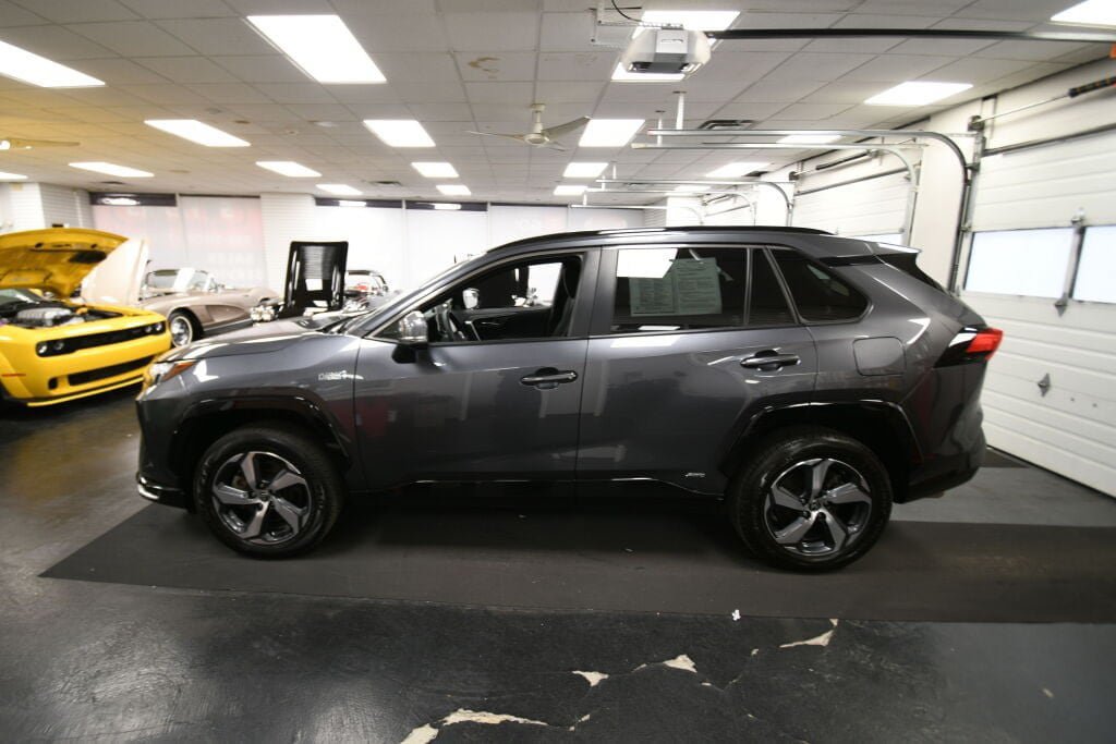 Used 2023 Toyota RAV4 SE w/ Weather & Moonroof Package AWD/4WD image 4