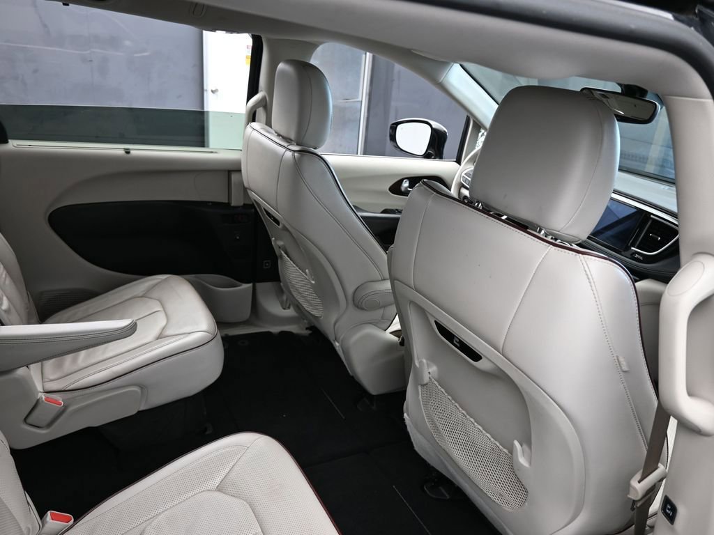 Used 2019 Chrysler Pacifica Limited image 47