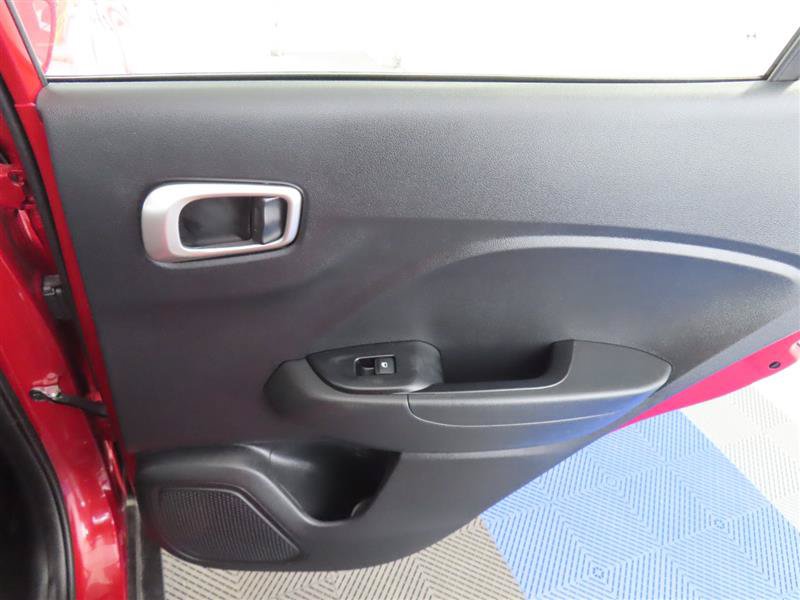 Used 2025 Hyundai Venue SEL FWD image 30