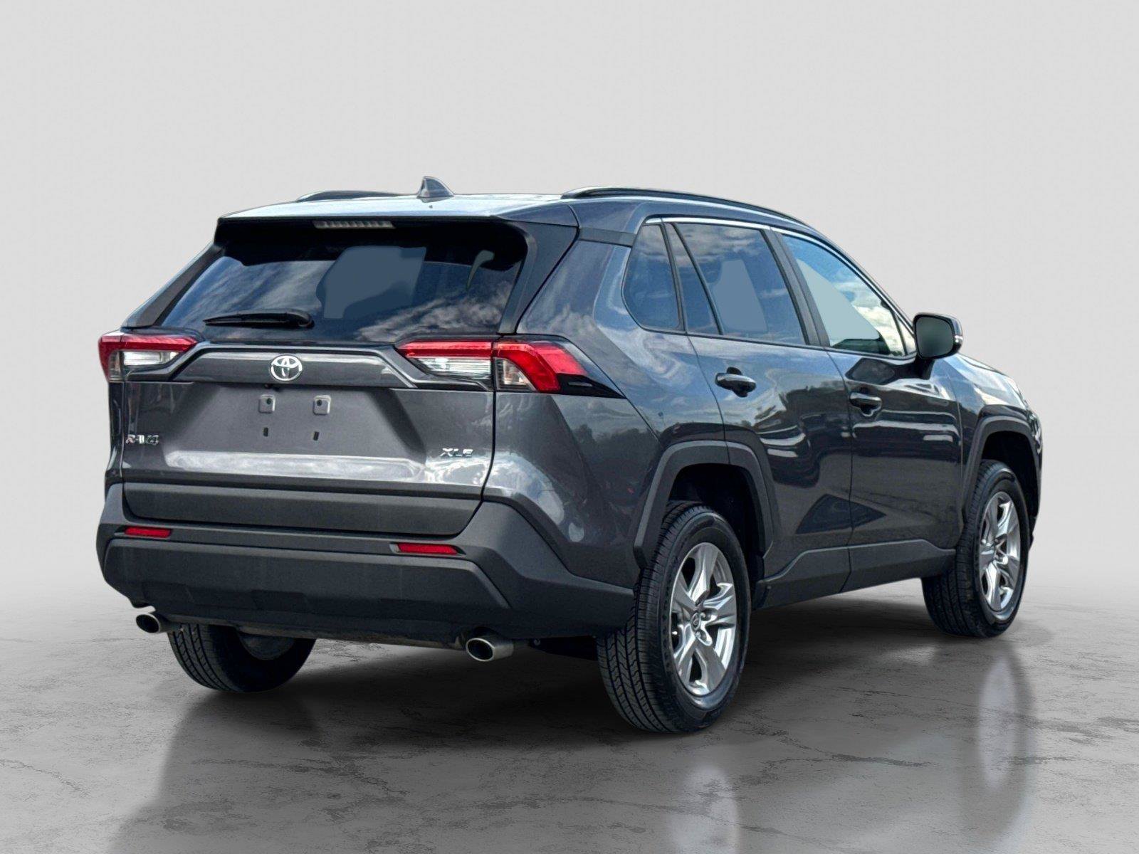 Used 2024 Toyota RAV4 XLE FWD image 5