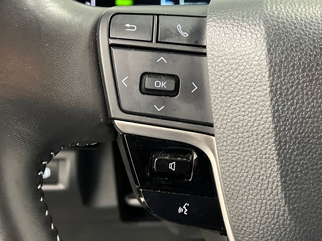 Used 2025 Toyota Camry SE FWD image 36
