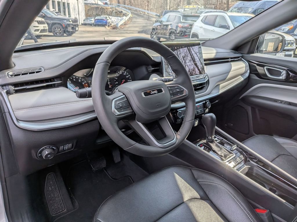 Used 2025 Jeep Compass Limited w/ Sun & Sound Group image 12