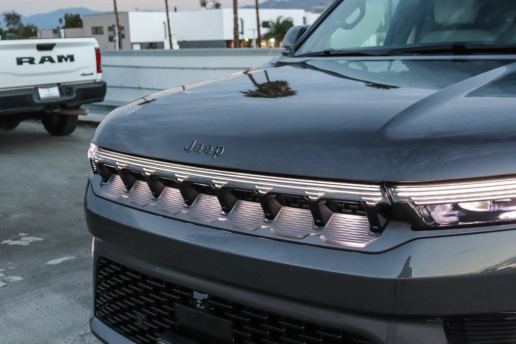 New 2026 Jeep Grand Wagoneer Summit w/ 8-Passenger Seating Package AWD/4WD image 6