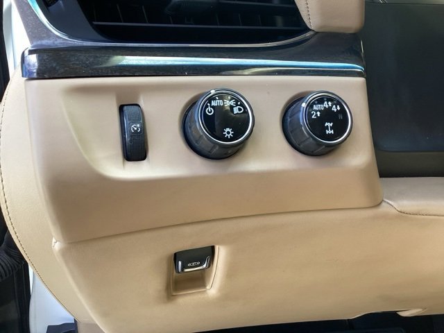 Used 2018 Cadillac Escalade Platinum image 21