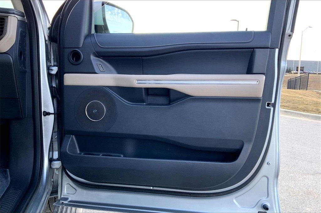 Used 2023 Ford Expedition Limited image 24