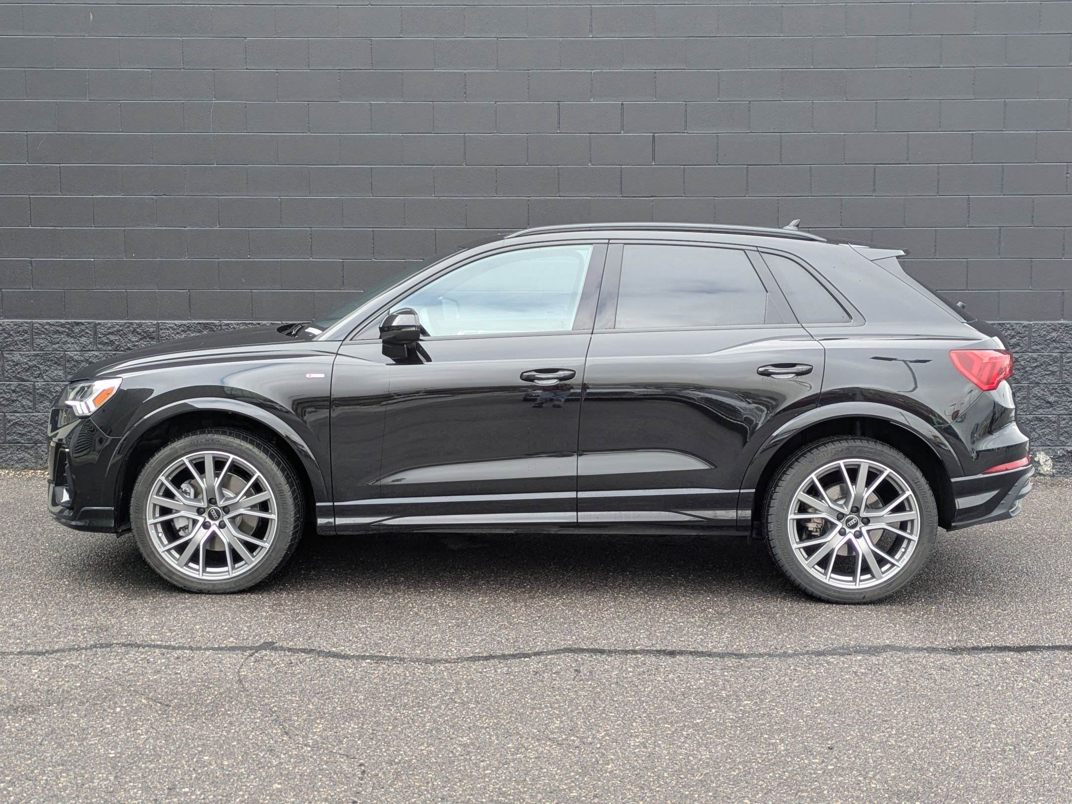 Certified 2025 Audi Q3 2.0T Premium Plus w/ Premium Plus Package image 9