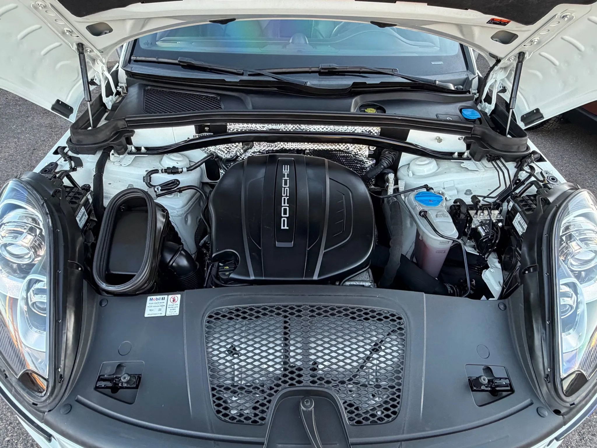 Used 2018 Porsche Macan Sport Edition image 46