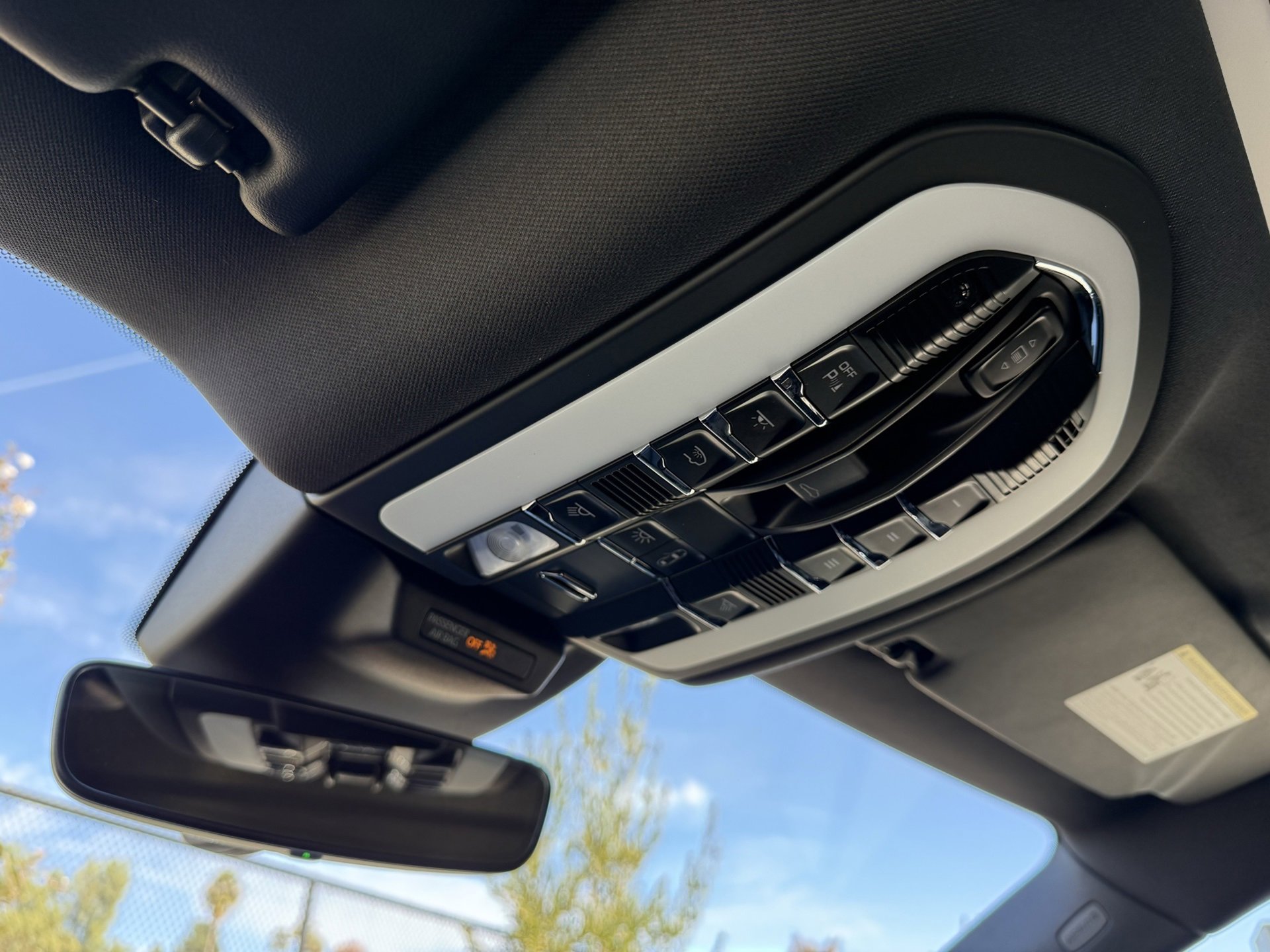 Used 2025 Porsche Macan image 17