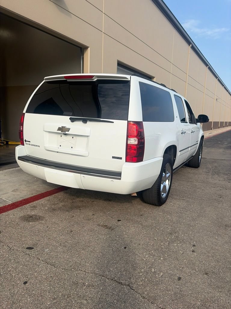 Used 2011 Chevrolet Suburban LTZ RWD image 4