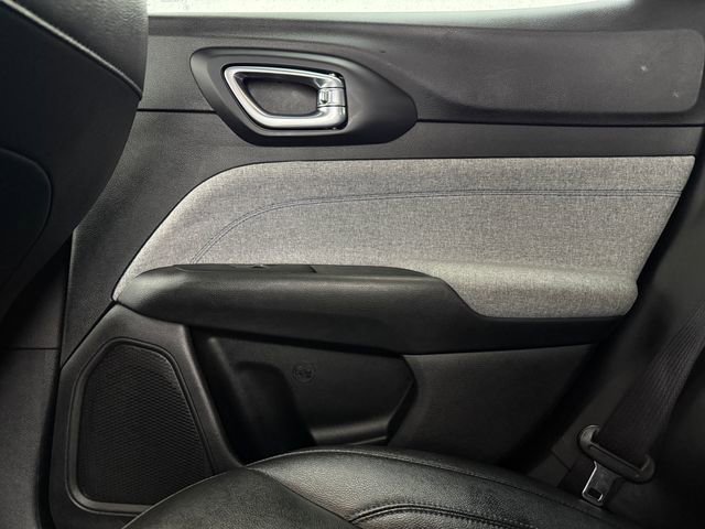 Used 2024 Jeep Compass Latitude image 33