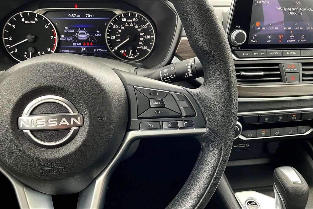 Used 2025 Nissan Altima 2.5 SV image 19