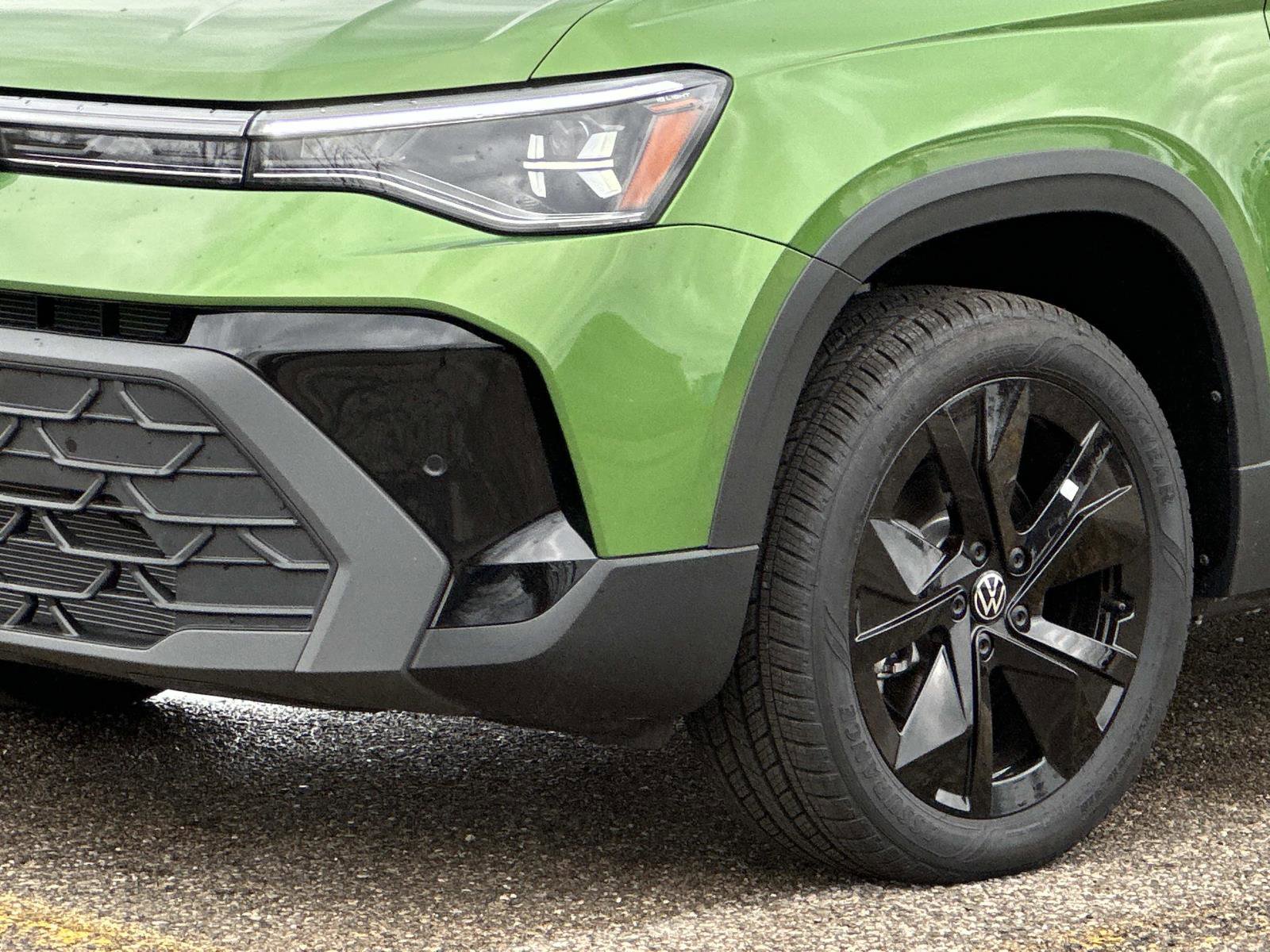 New 2026 Volkswagen Taos SE FWD image 8