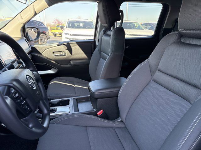 Used 2024 Nissan Frontier SV RWD image 5