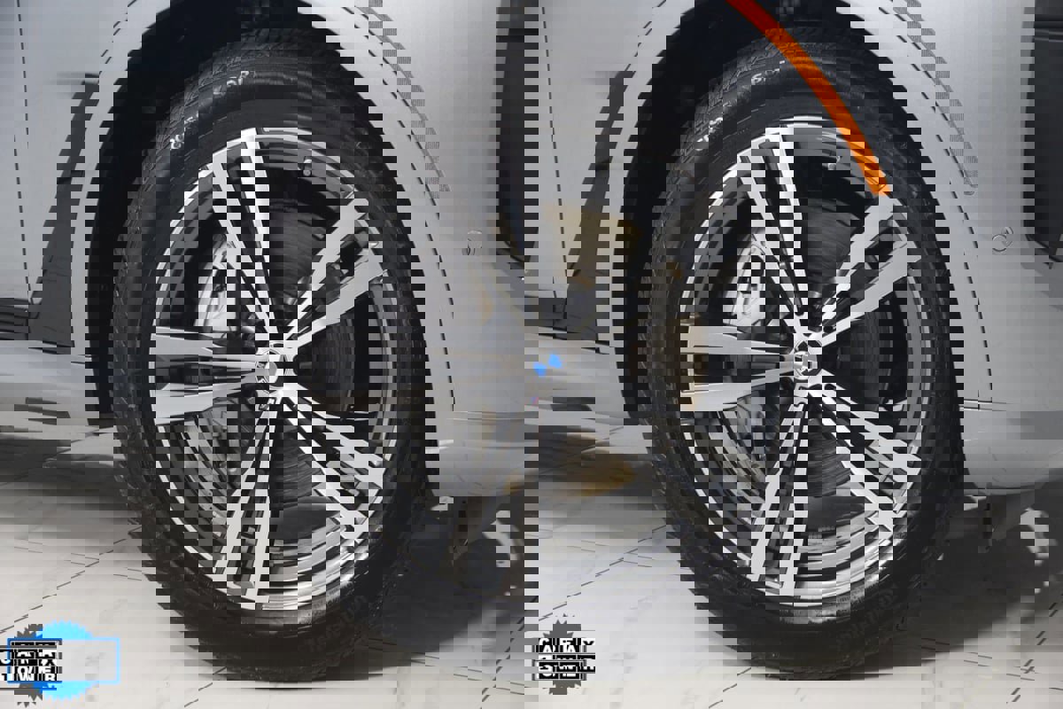 Used 2024 BMW X7 xDrive40i w/ M Sport Package image 17