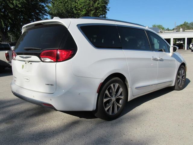 Used 2017 Chrysler Pacifica Limited FWD image 4
