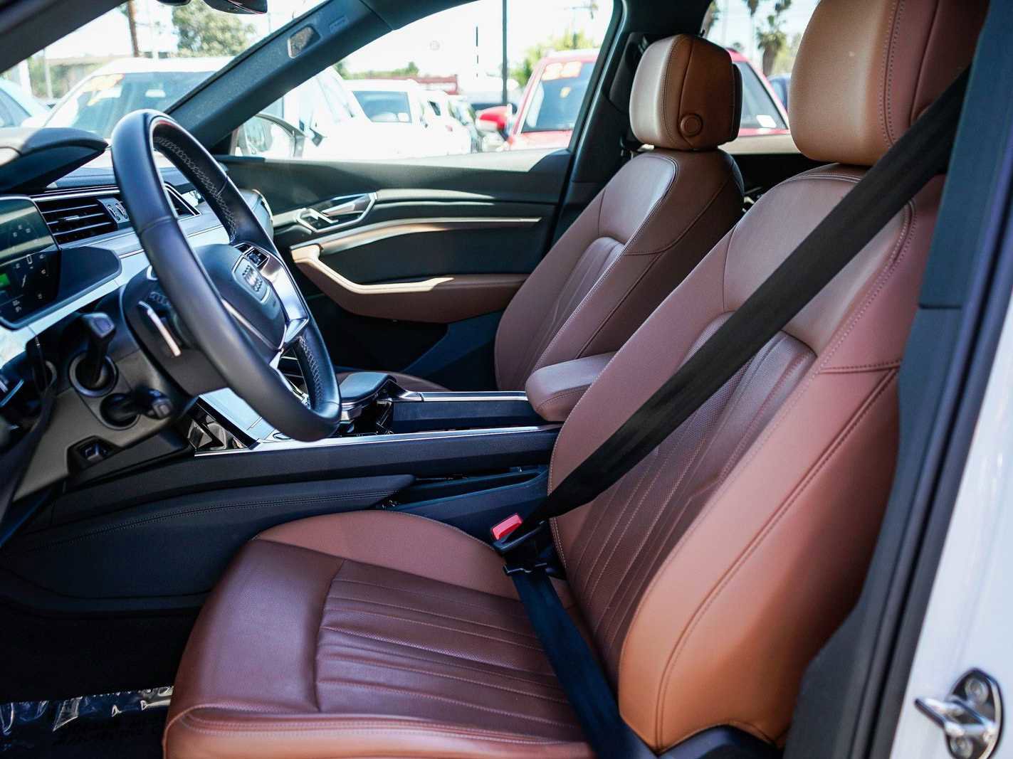 Used 2024 Audi Q8 e-tron Premium Plus w/ Premium Plus Package image 17