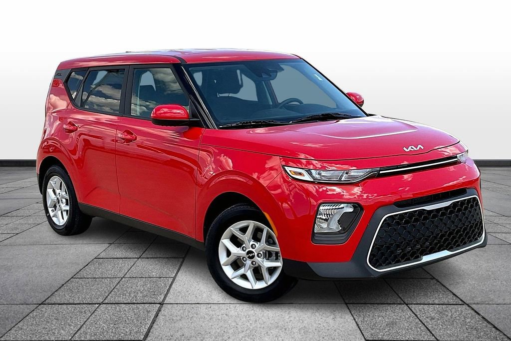 Certified 2022 Kia Soul LX w/ Technology Package image 1