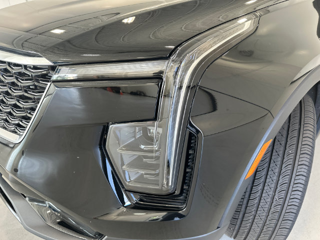 Used 2025 Cadillac XT4 Premium Luxury w/ Cold Weather Package AWD/4WD image 5