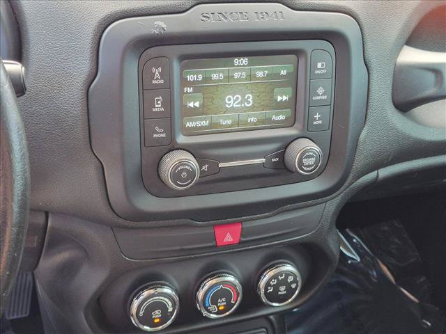 Used 2016 Jeep Renegade Latitude FWD image 13