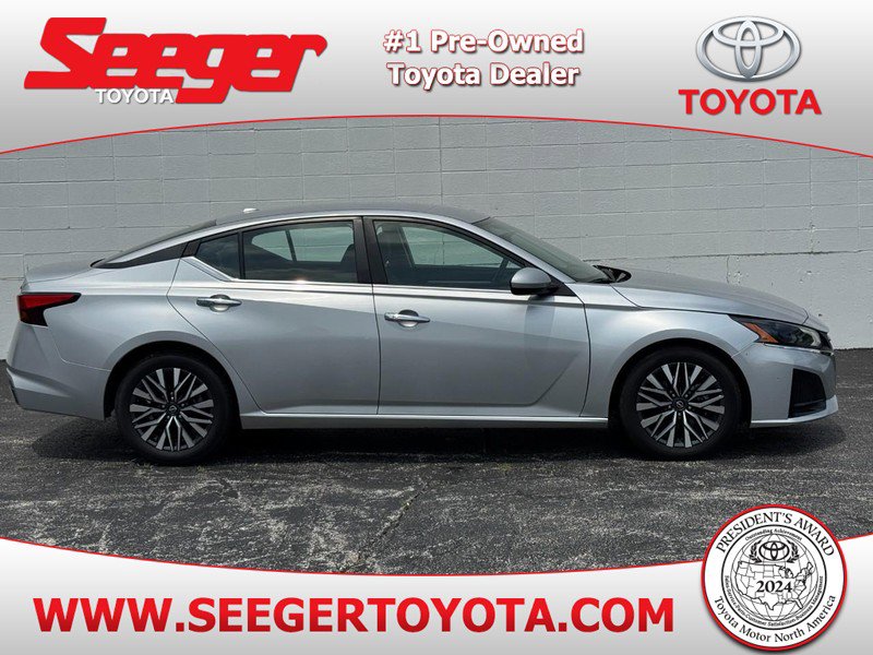 Used 2023 Nissan Altima 2.5 SV