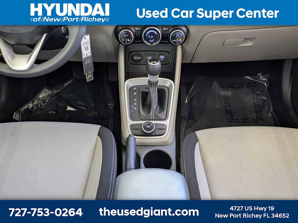 Used 2020 Hyundai Venue SEL image 19