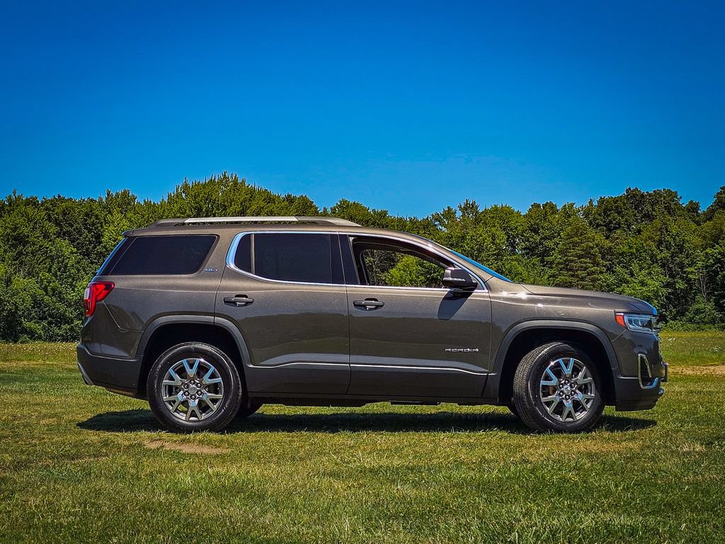 Used 2020 GMC Acadia SLT w/ LPO, Floor Liner Package FWD image 2