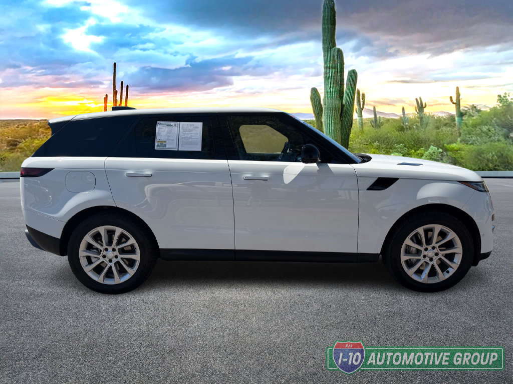 Used 2025 Land Rover Range Rover Sport SE AWD/4WD image 3