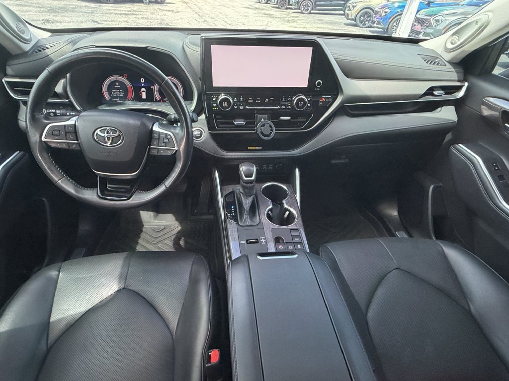 Used 2023 Toyota Highlander Limited FWD image 14