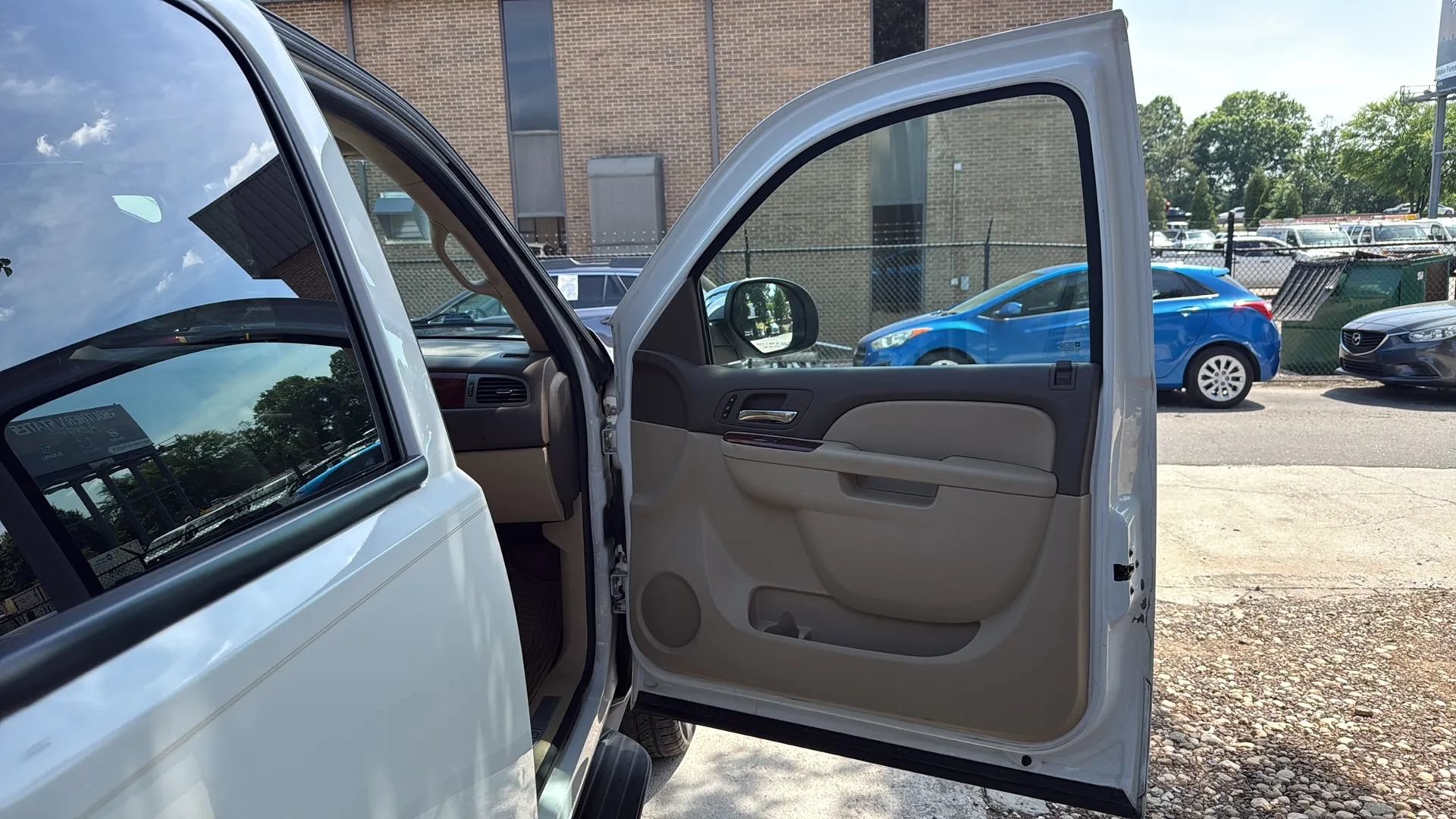 Used 2014 Chevrolet Suburban LTZ AWD/4WD image 27