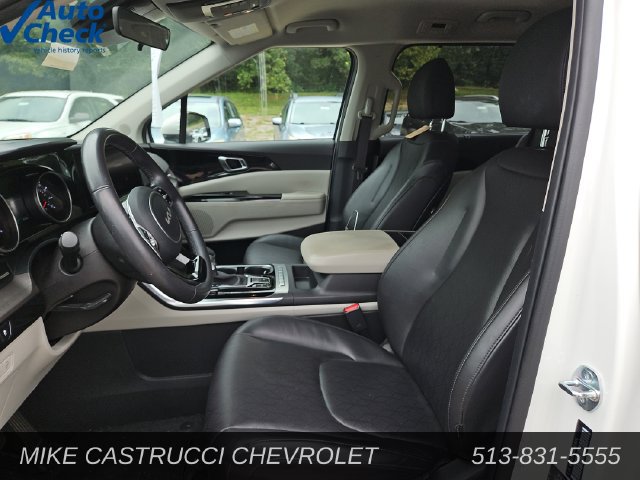 Used 2024 Kia Carnival EX FWD image 24