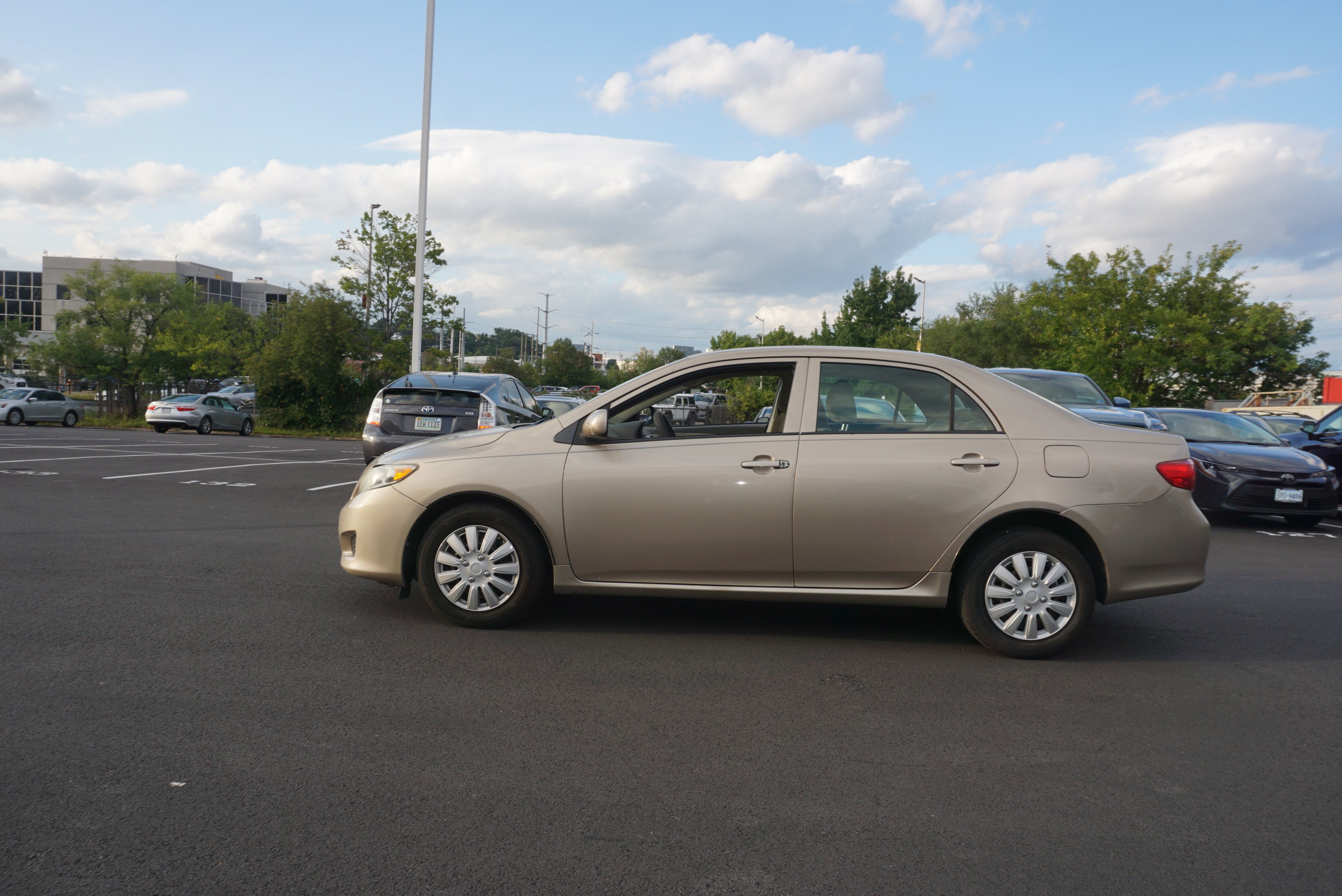 Used 2010 Toyota Corolla FWD image 5