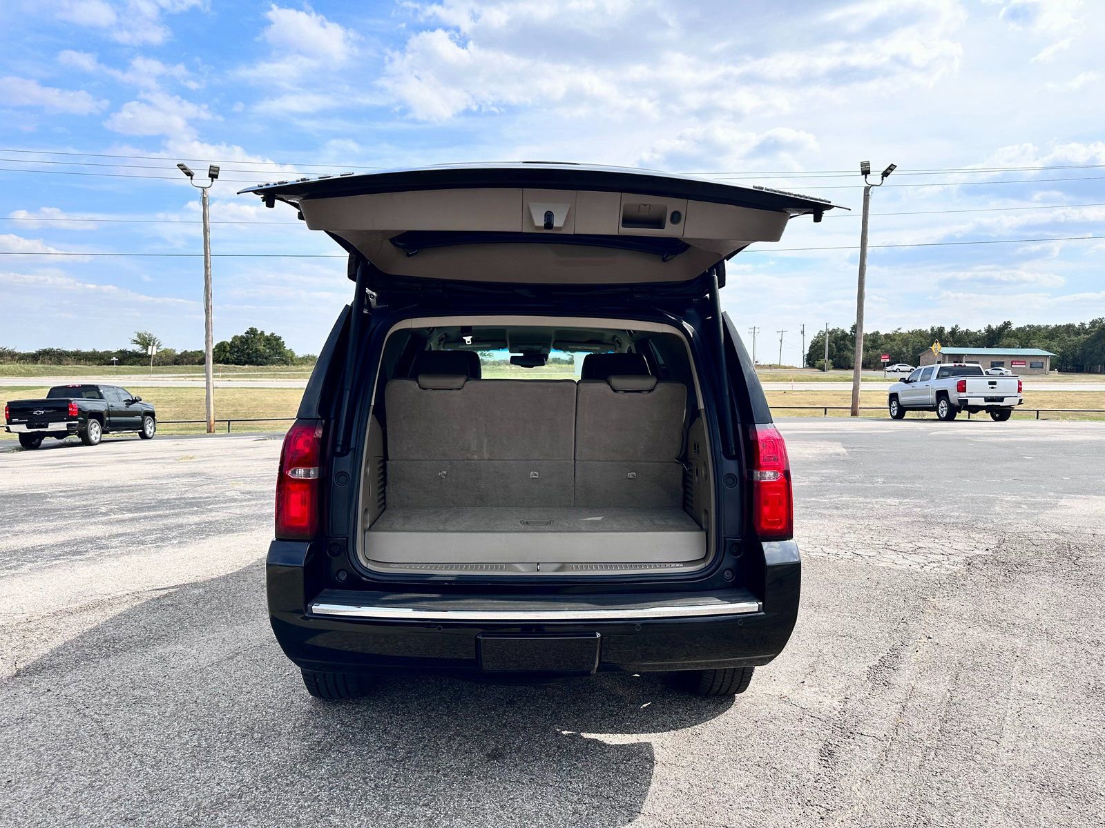 Used 2019 Chevrolet Tahoe Premier RWD image 9