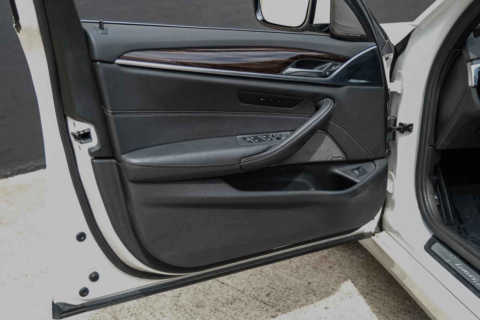 Used 2019 BMW 540i xDrive AWD/4WD image 40