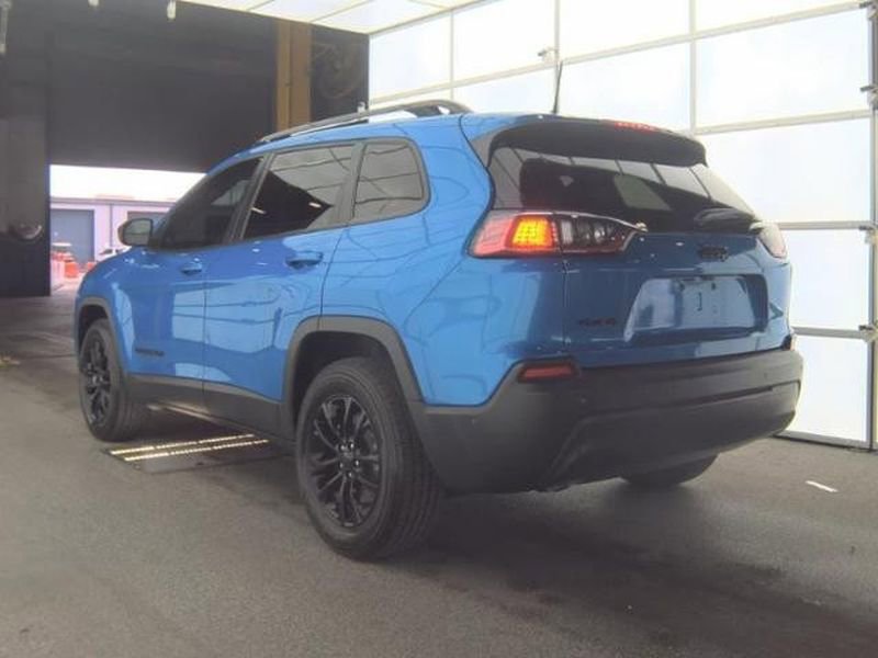 Used 2023 Jeep Cherokee Altitude Lux w/ Mopar Interior Package AWD/4WD image 6