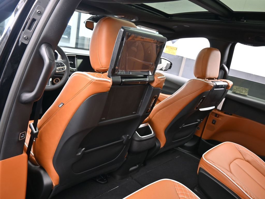 New 2026 Chrysler Pacifica Pinnacle image 36