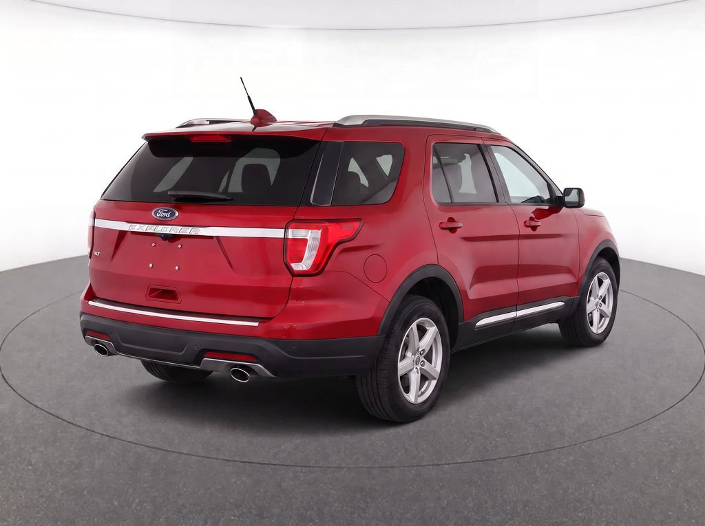 Used 2018 Ford Explorer XLT w/ Equipment Group 201A FWD image 4