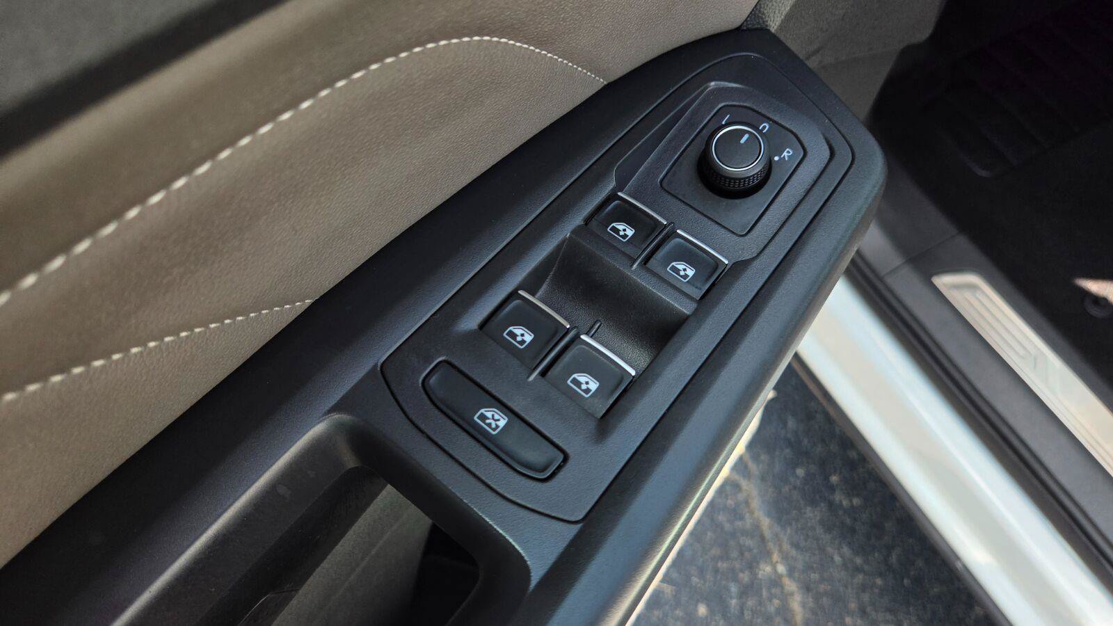 Certified 2023 Volkswagen Atlas SE w/ Black Wheel Package FWD image 19