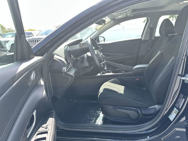 Used 2025 Hyundai Elantra SEL image 11