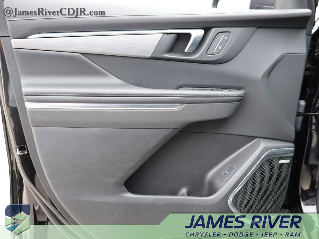 Used 2025 Buick Enclave Preferred image 22