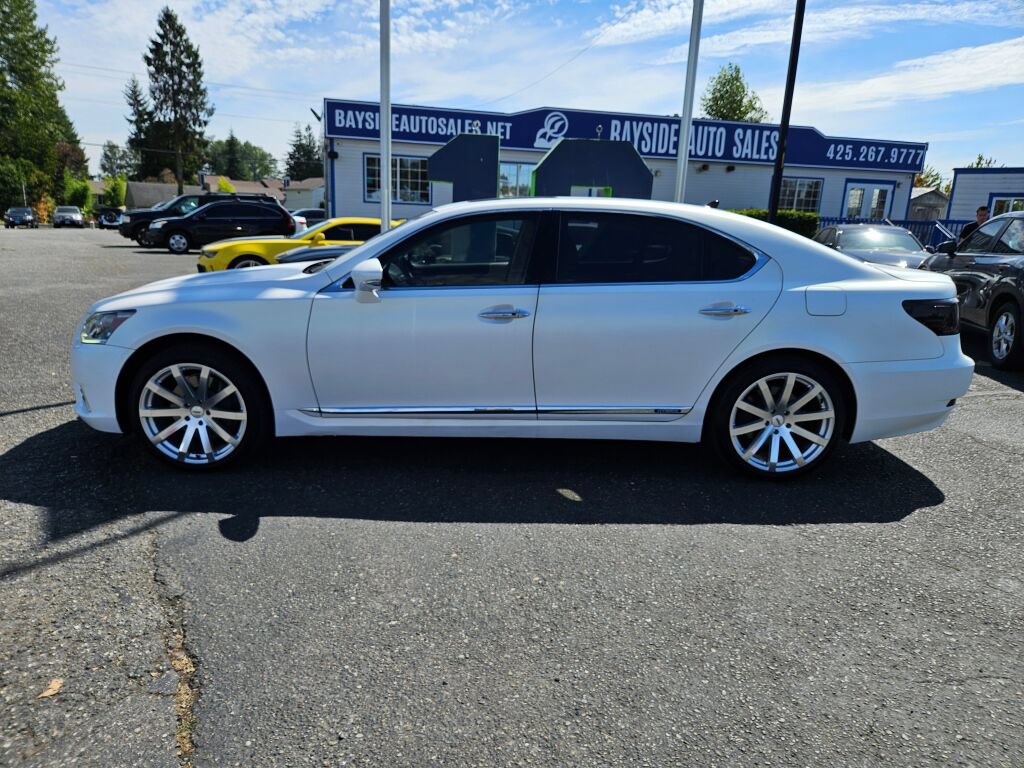 Used 2013 Lexus LS 600h L w/ Executive-Class Seating Pkg AWD/4WD image 2