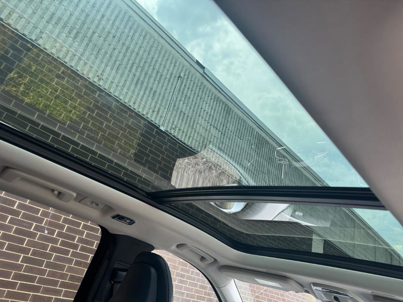 Used 2016 Volvo XC90 T6 Momentum w/ Momentum Plus Package image 22