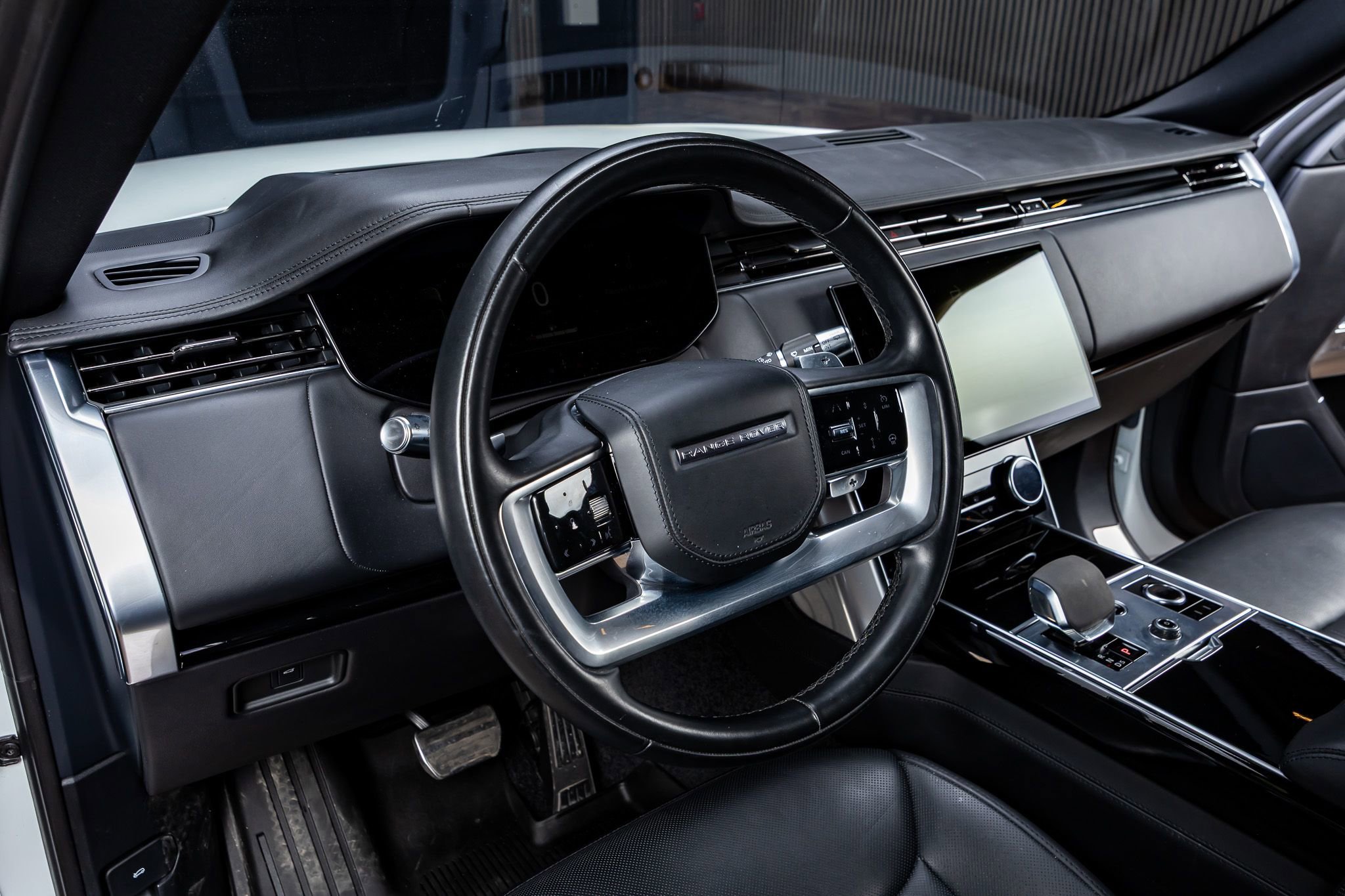 Used 2022 Land Rover Range Rover SE image 13