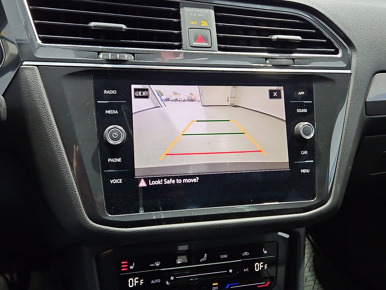 Certified 2023 Volkswagen Tiguan SE w/ Panoramic Sunroof Package FWD image 16